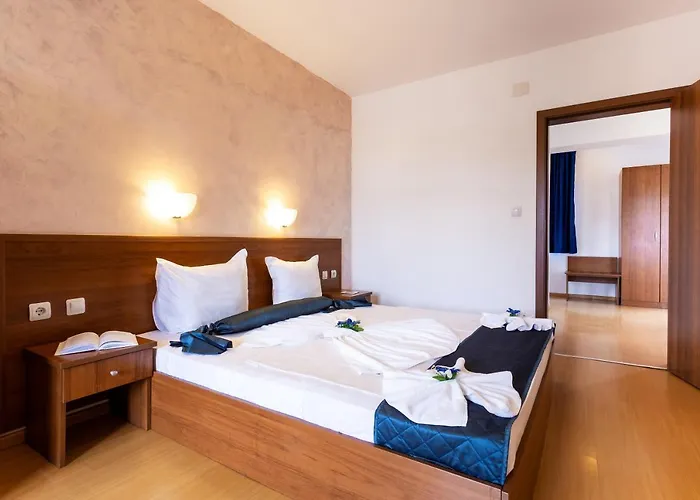 Complex Sunrise By Hmg Sluneční pobřeží